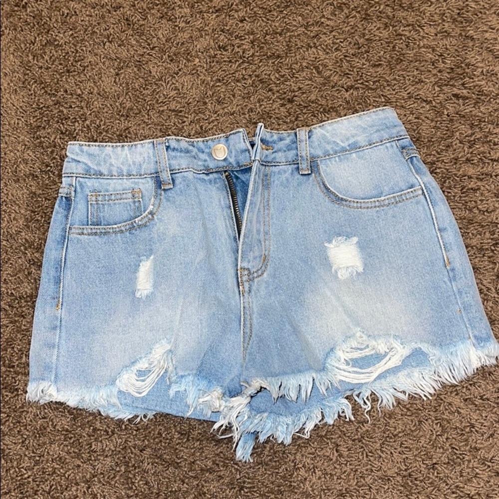 Kittenish cut offs